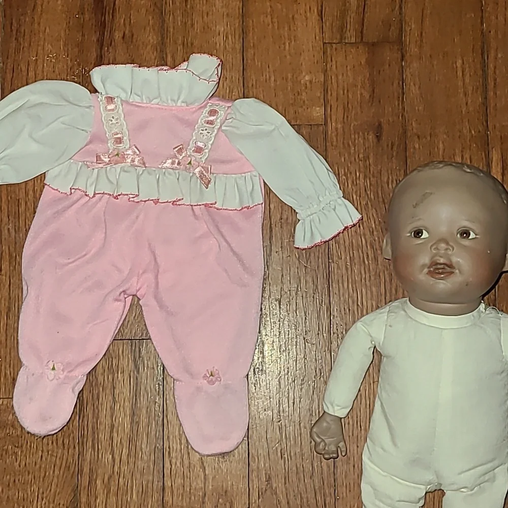 1993 YOLANDA bello‎ Porcelain Baby Doll Vintage Dress